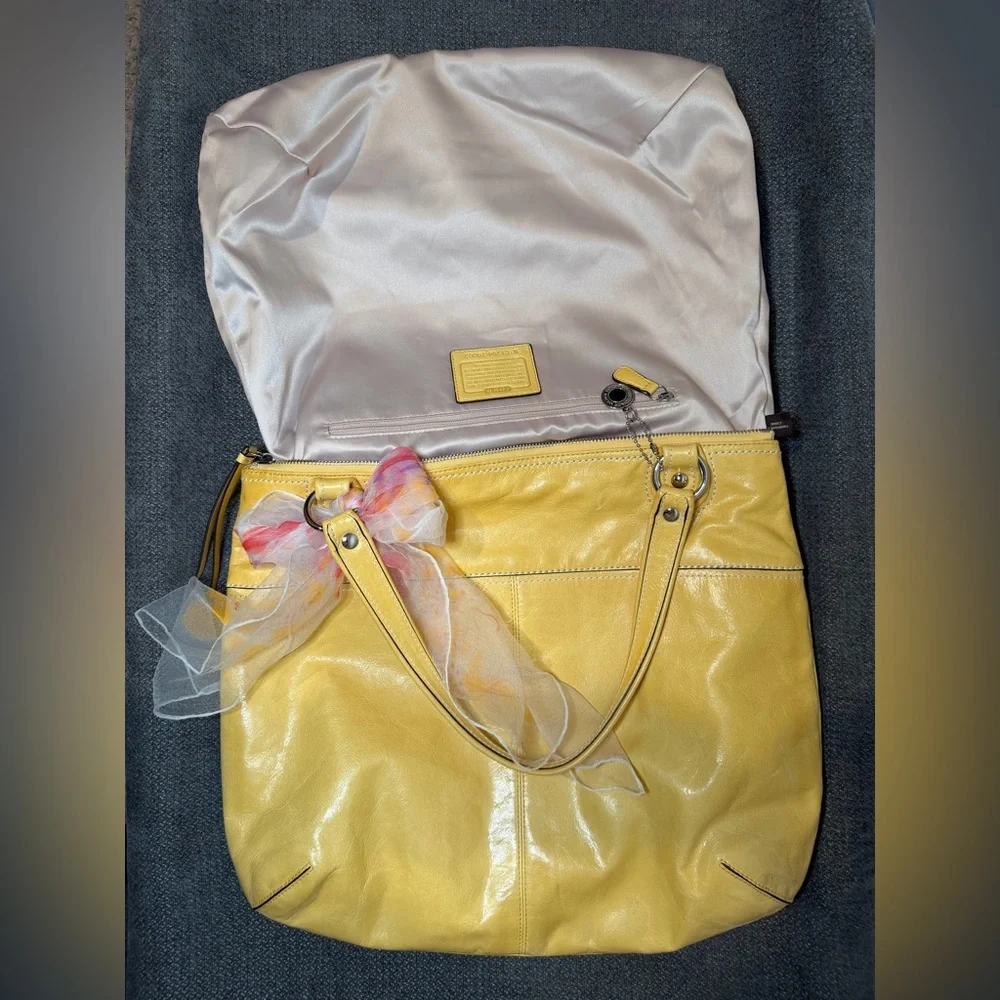 Coach Poppy Sunflower Buttercream Large Glam Tote No. C1294-19002 - Picture 10 of 11